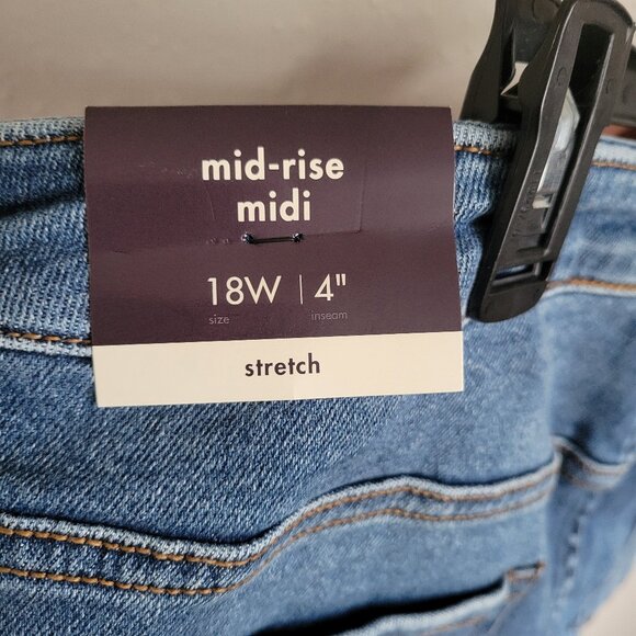 Ava & Viv Women's Mid Rise Midi Jeans Shorts - Picture 3 of 6